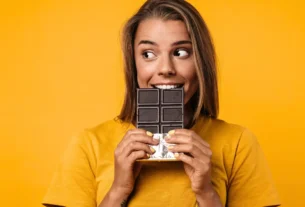 ler o rótulo e escolher chocolate com mais cacau